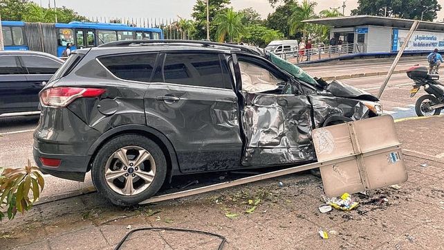 Así quedó la camioneta donde se trasladaba Freddy Rincón.