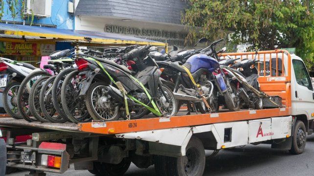 Traslado de vehículos secuestrados en la Comisaría 3ª