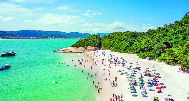 Florianópolis es siempre un destino de moda en Brasil y miles de argentinos viajan a disfrutarlo este verano.