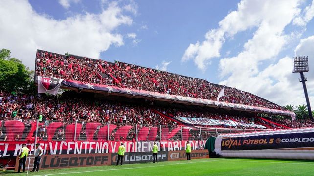El Coloso a full. Mariano Soso tiene a los once de Newells para el clásico.