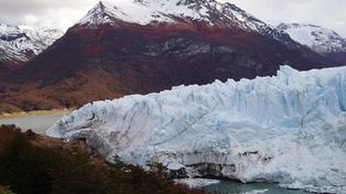El glaciar Perito Moreno comenz&oacute; un extraordinario proceso de rompimiento