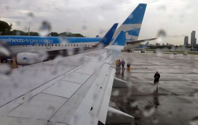 El accidente involucró a una nave de Aerolíneas Argentinas y otra de Austral.