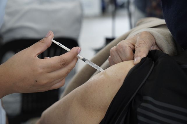 Buscan a un empresario por intentar vender 250 millones de vacunas falsas