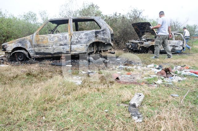 Hallaron dos autos quemados que habían sido robados en Santa Fe