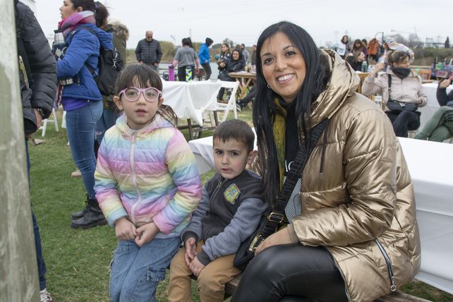 Cata y Bautista Albornoz y Paola Bustos