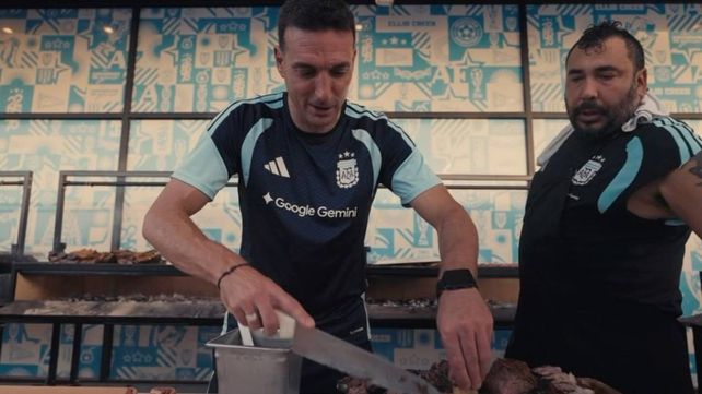 Scaloni corta la carne. La Scaloneta prendió fuego luego de cada triunfo en el Mundial 2026