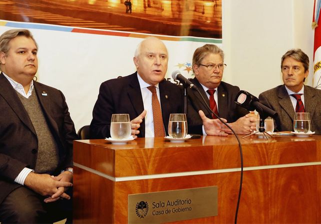 Girarán fondos a municipios para arreglar caminos rurales