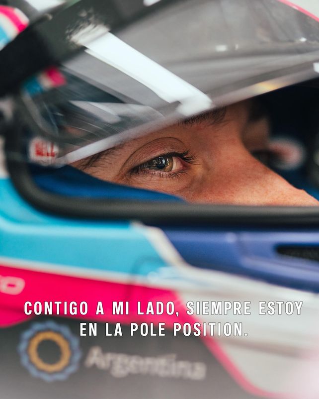 El corredor se convirtió en el mensajero del amor fierrero.