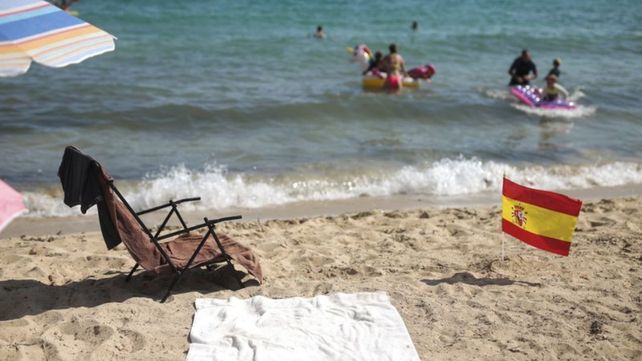 Las playas españolas esperan volver a llenarse de turistas.