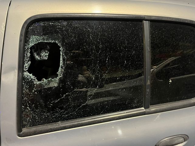 Agredieron a piedrazos a hinchas de Rosario Central.