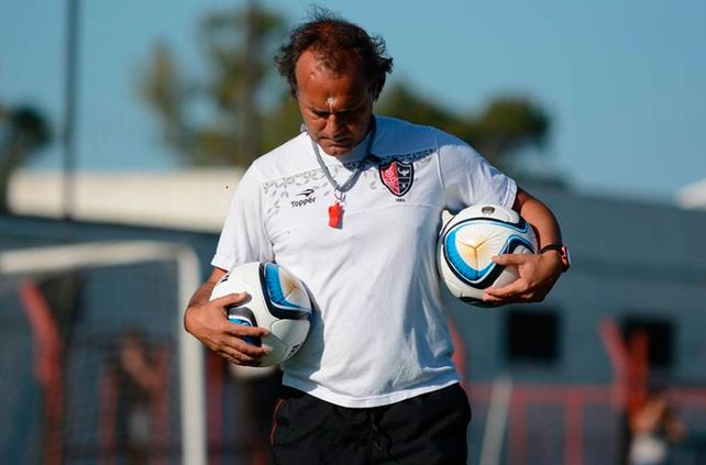 No va más. Enrique Borrelli fue cesanteado en su cargo de coordinador de las inferiores de Newells.