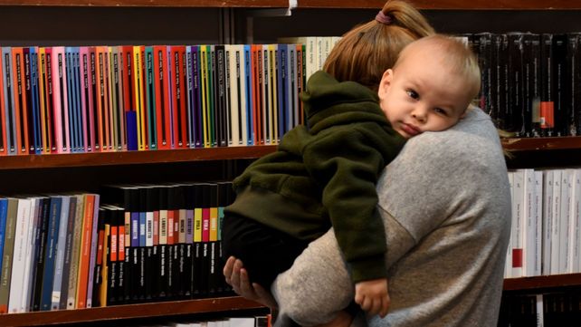 El amor por los libros y la lectura se transmite entre generaciones.
