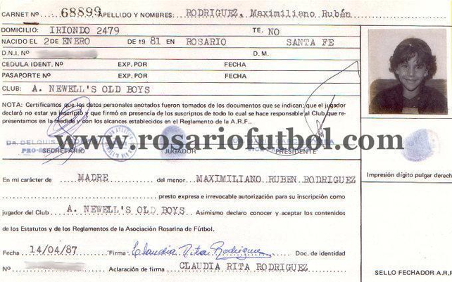 La primera ficha que tuvo Maxi Rodríguez en la Asociación Rosarina.