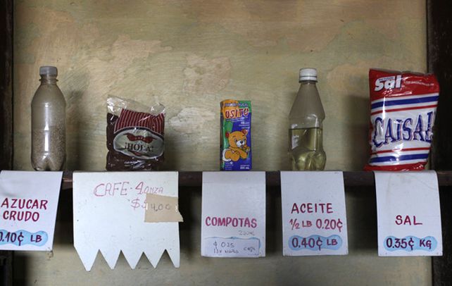 Primera necesidad. Algunos de los alimentos subsidiados por el Estado cubano desde hace medio siglo.
