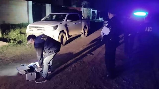 La camioneta Toyota Hilux de Oscar Godoy fue peritada en Echeverría al 2100. Había alrededor de 200 mil pesos que los sicarios no tocaron.