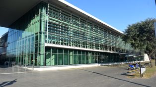 La víctima, de 24 años, quedó internada en el Heca