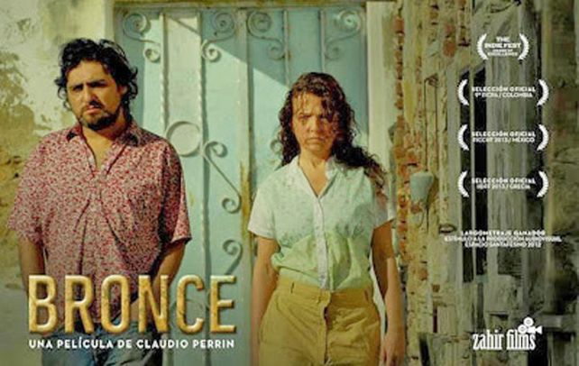 “La actuación magistral de su protagonista nos permite acceder a un drama familiar complejo y que empuja lo cotidiano más allá de los límites de lo real”.