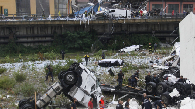 Los videos del momento en que se desplomó el puente de Génova