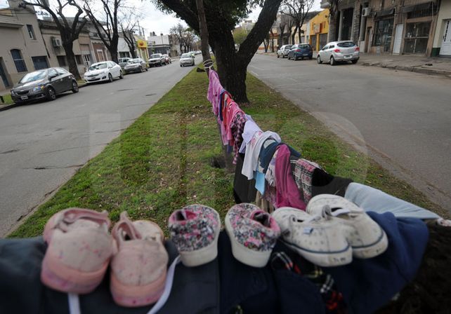 Un nuevo perchero social busca abrigar a los chicos