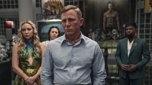 Daniel Craig y Kate Hudson se destacan en un elenco plagado de figuras.