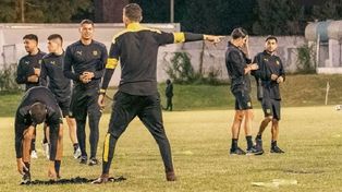 Peñarol en la cancha de Don Bosco de Paraná.&nbsp;