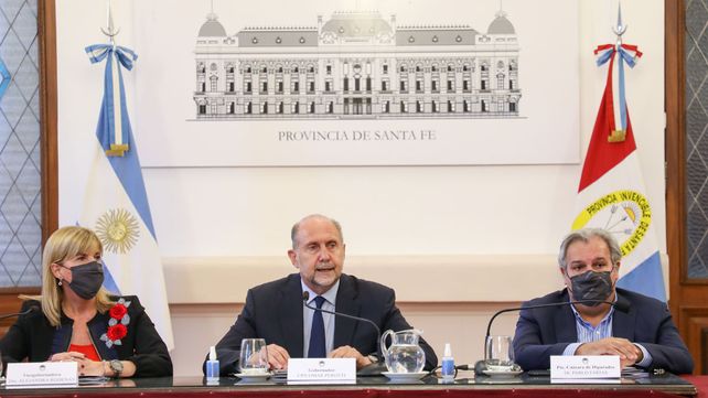 Perotti mantuvo una reunión con legisladores y los intendentes de Santa Fe y Rosario