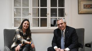 Ayelén Mazzina, cuando asumió la titularidad del Ministerio de la Mujer en reemplazo de Elizabeth Gómez Alcorta. Ambas desmintieron que Fabiola Yañez les haya pedido intervención por violencia de género.
