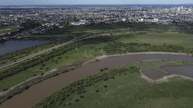 Provincia refuerza el monitoreo del río Salado y lleva tranquilidad: La situación no es de alerta