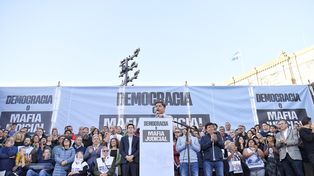 Dirigentes y militantes cargaron contra el Poder Judicial.