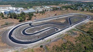 El kartódromo con la etapa de asfaltado ya terminado. El sábado lo pisarán aseguró Juan Antonio Geminiani.