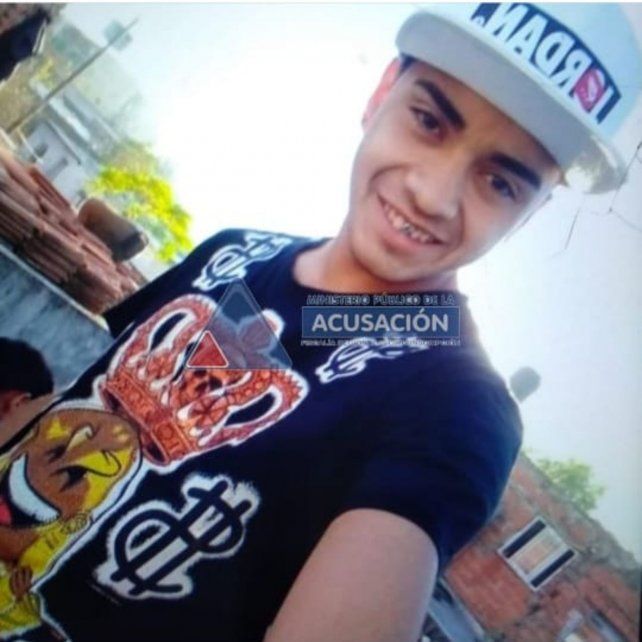Manuel Lautaro Sández tenía 19 años. Fue identificado sobre el mediodía del miércoles. Cayó muerto a la vuelta de la distribuidora. Testigos indican que cubría su fuga a balazos.