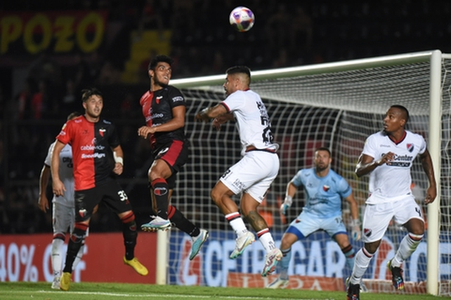 Newells, que perdía 1 a 0 en el primer tiempo, rescató un empate ante Colón