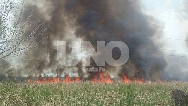 Máxima tensión en Bº San Pantaleón por un incendio intencional en un reservorio