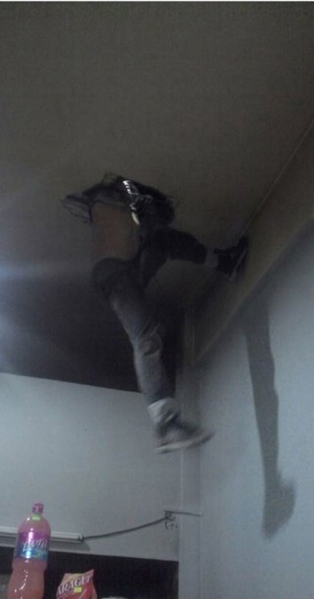 Entró a robar y quedó atrapado en una claraboya