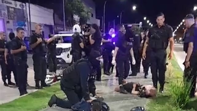 La pareja fue detenida por efectivos de las fuerzas federales en la zona de 27 de Febrero e Iriondo.&nbsp;