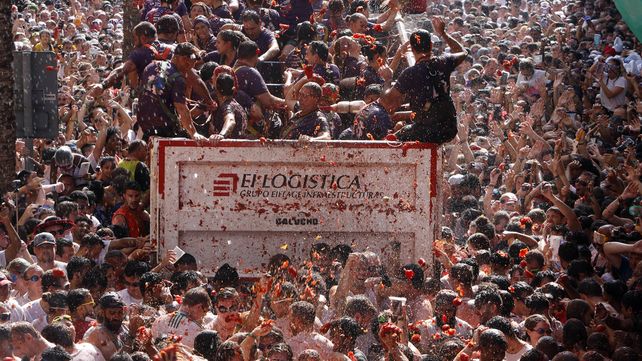 Tomatina, la batalla roja celebró su fiesta anual