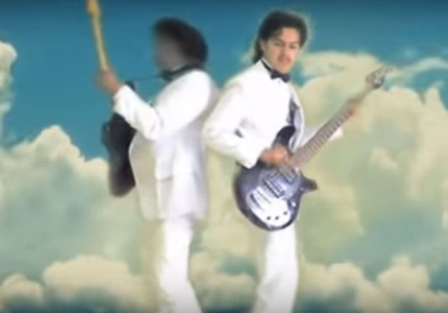 Es furor en las redes: el metal del papa Francisco