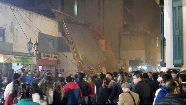 Se derrumbó el edificio de un ex cine en Tucumán