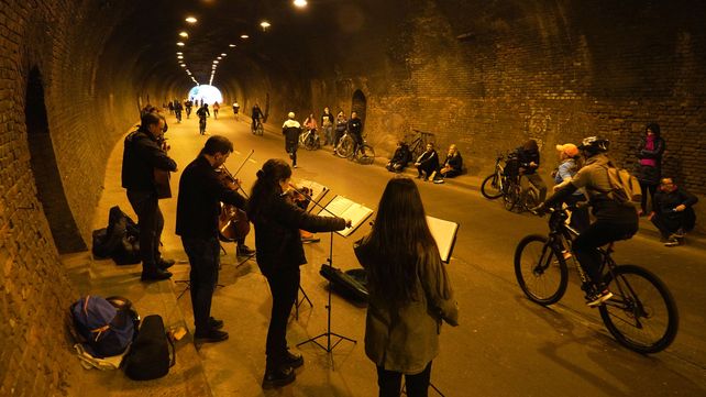 Las ediciones nocturnas de la Calle Recreativa intentaron recrear los días en que los rosarinos gozaban de pasear a la noche sin miedo.