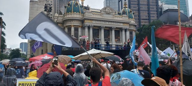 Marcha a favor de la democracia en el centro de Río de Janeiro.