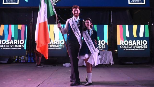 Alejandro Mahon y Samanta Rossi Coghlan, integrantes de la delegación de Irlanda, fueron distinguidos como embajadores culturales de la Fiesta de Colectividades 2023.