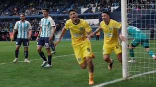 Alejo Veliz grita con alma y vida su gol ante Racing, el del empate, en el último partido de Central como visitante.