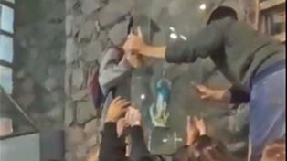 Estudiantes retiran la Virgen de la Facultad de Derecho