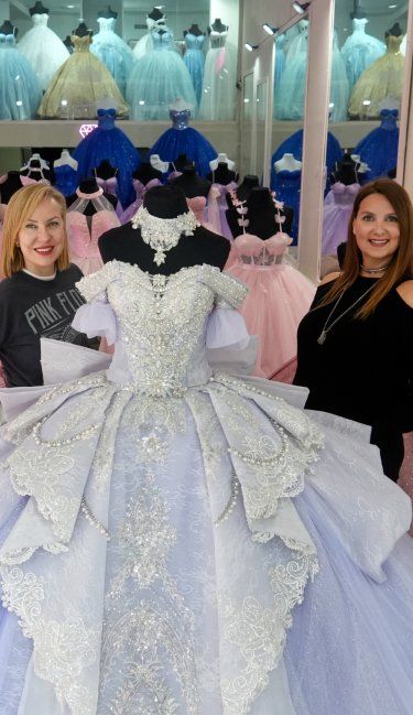 Hermanas y socias: diseñan vestidos fabulosos que se verán en una escena en Netflix