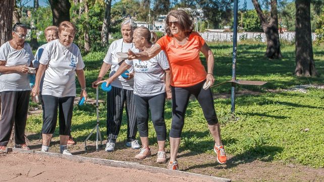 Adultos Mayores: El esparcimiento mediante el tejo