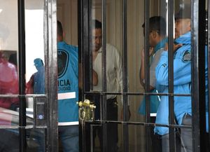 Murió una mujer tras caer de un sexto piso y detuvieron a un empresario