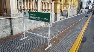 El edificio perteneciente al Ministerio de Cultura de Provincia, sufrió la caída de mampostería sobre la vereda este de San Martín al 1.600.&nbsp;
