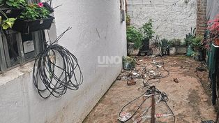 Un camión dejó sin luz a Bº Los Hornos: arrancó los cables del tendido eléctrico, provocó severos destrozos y huyó