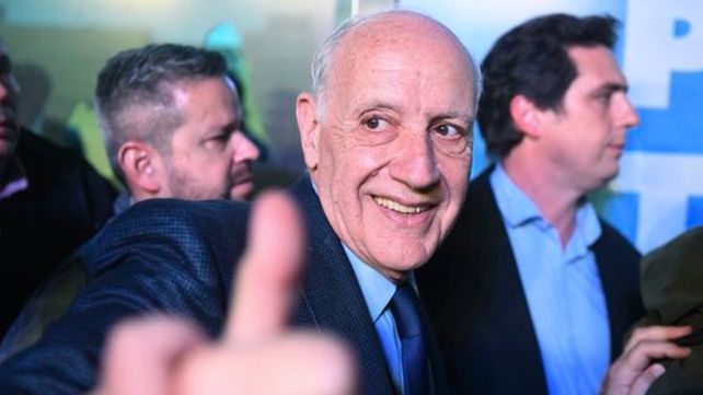 En carrera. Roberto Lavagna inauguró ayer el centro de campaña de Consenso 19.