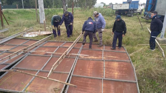 Zona despejada. El cartel había sido instalado en forma irregular en un espacio público